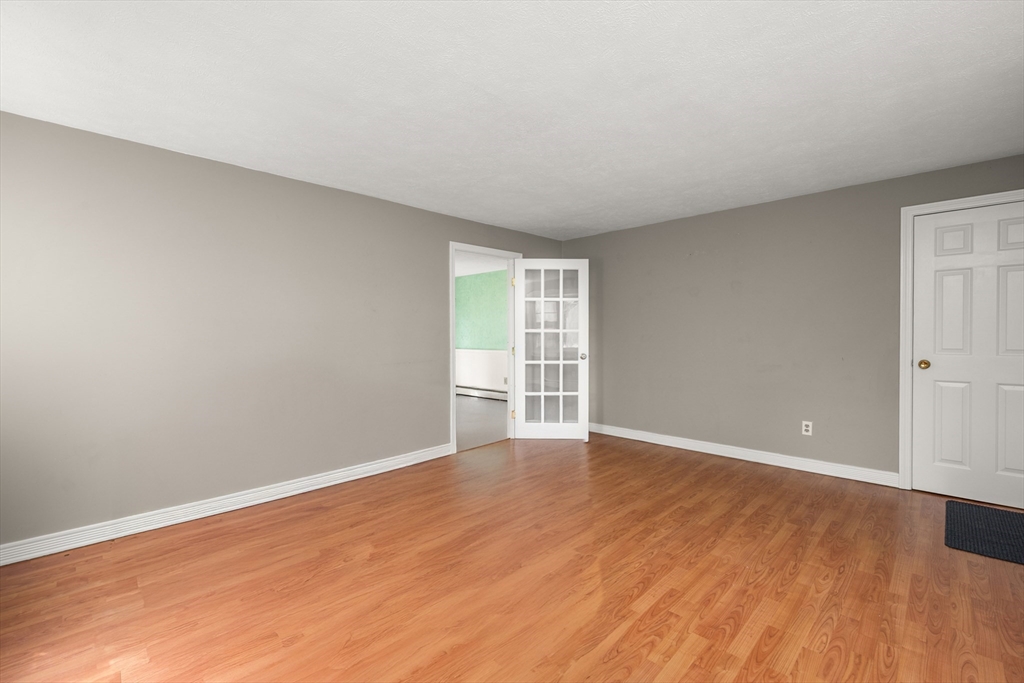 32 Jamie Ln