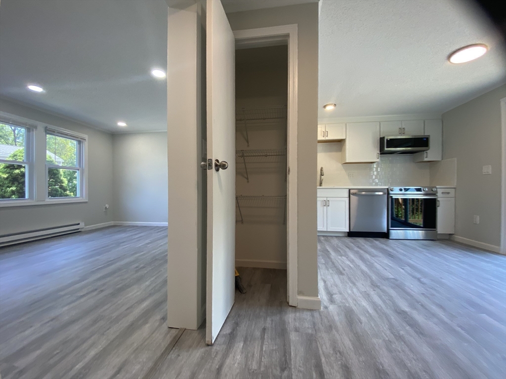 270 Sunderland Rd 11