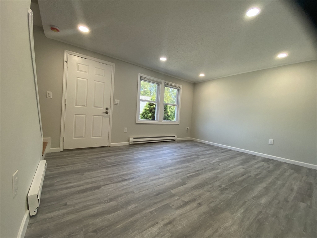 270 Sunderland Rd 11
