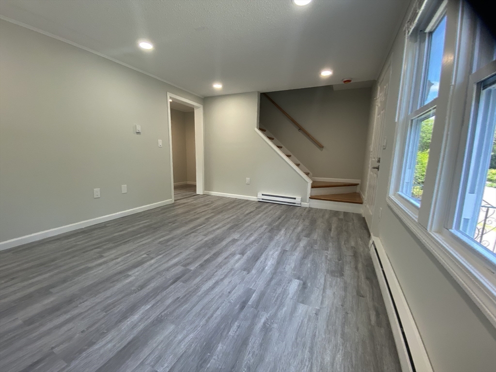 270 Sunderland Rd 11