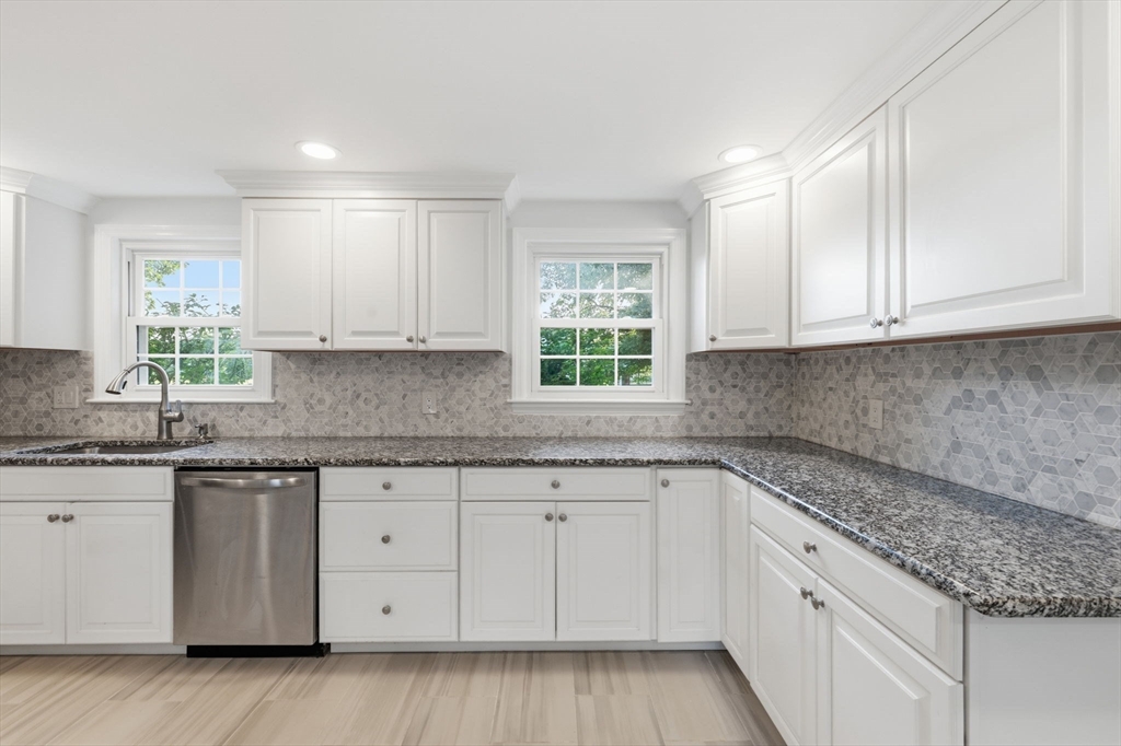 4 Lawrence Rd, Wayland, MA Photo #6