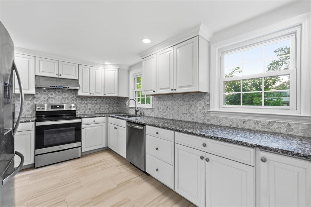 4 Lawrence Rd, Wayland, MA Photo #8
