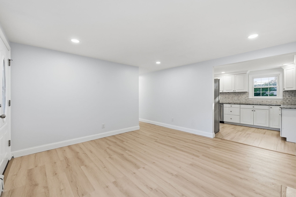 4 Lawrence Rd