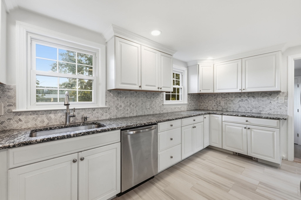 4 Lawrence Rd, Wayland, MA Photo #7