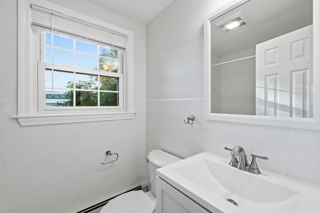 4 Lawrence Rd, Wayland, MA Photo #11