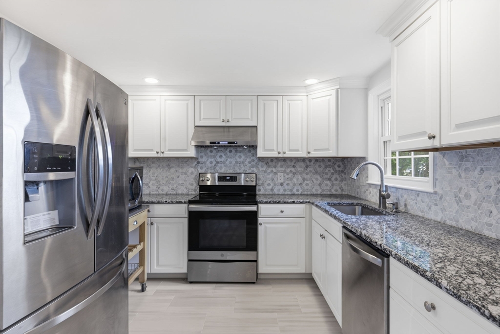 4 Lawrence Rd, Wayland, MA Photo #9