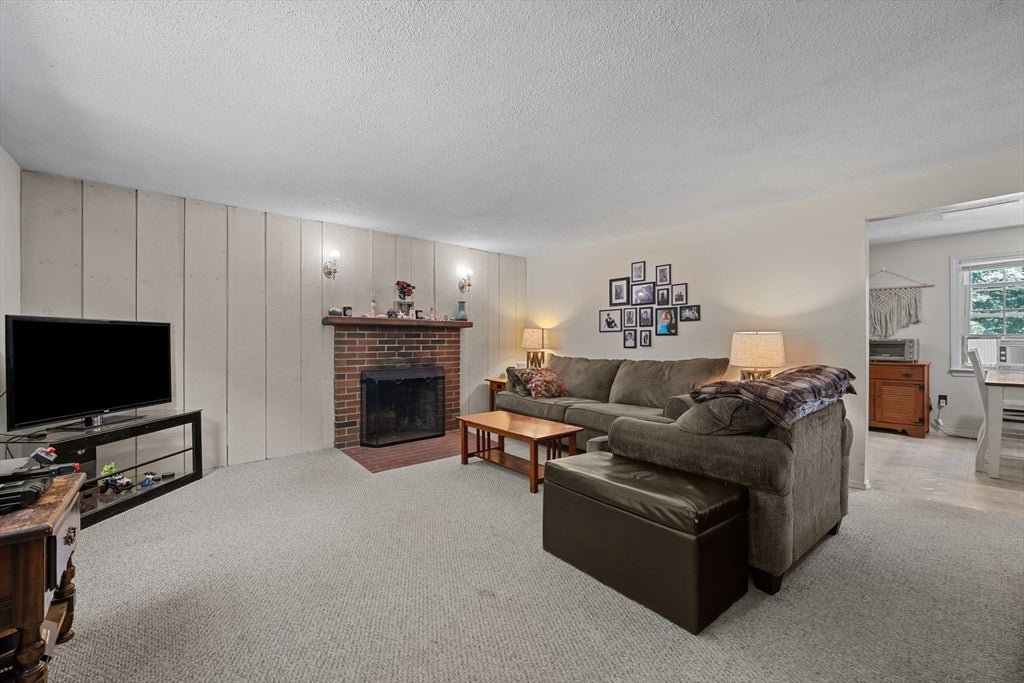 607-609 Flat Hill Rd