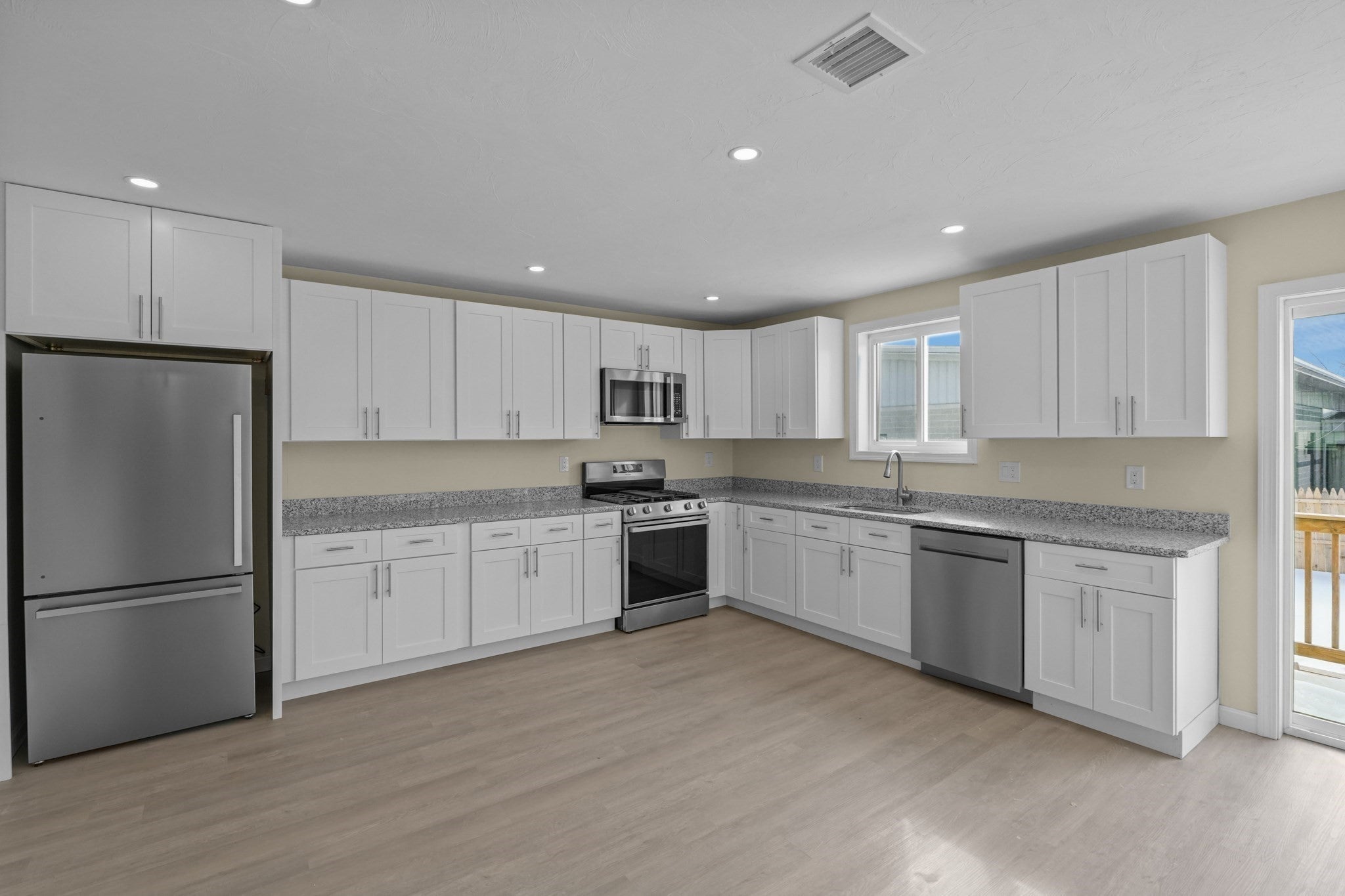 25 Lebanon St #D, Fall River, MA Photo #1
