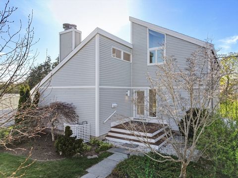 11 Stoney Brook Ln Dartmouth MA 02748