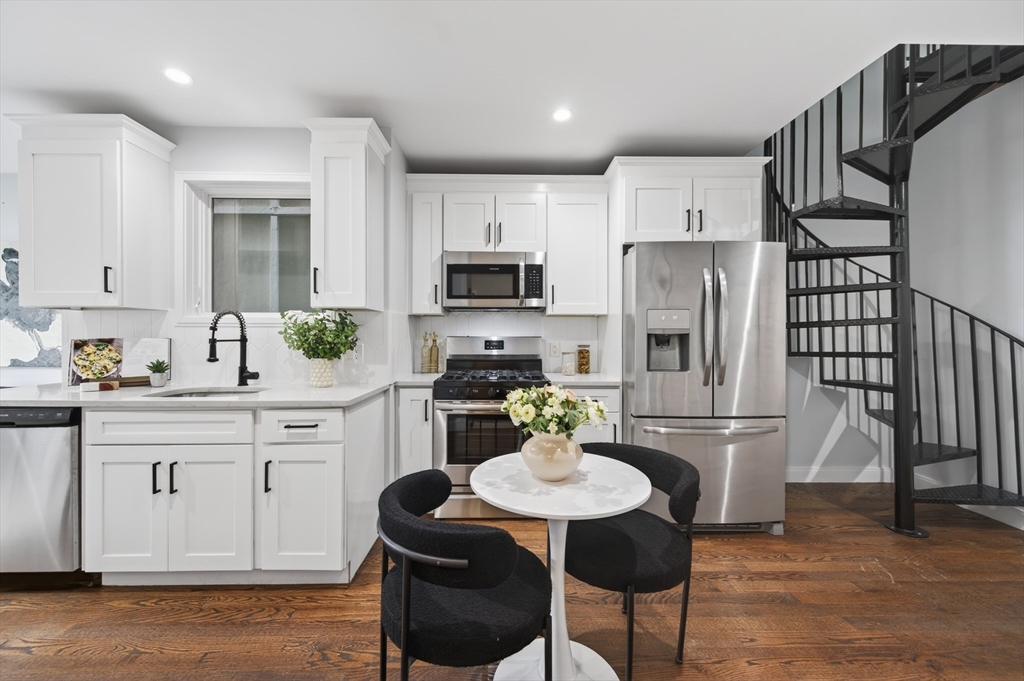 221 Paris St 1
