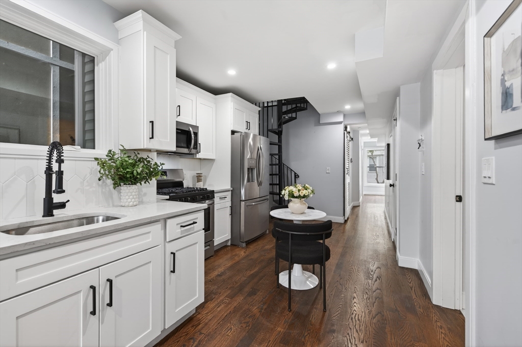 221 Paris St 1
