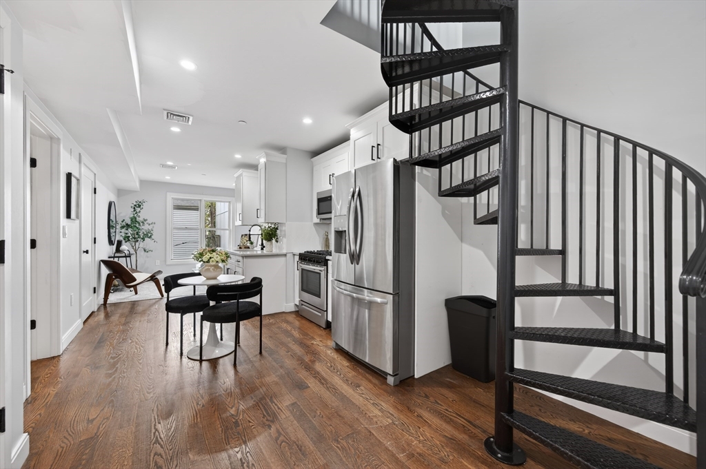 221 Paris St 1