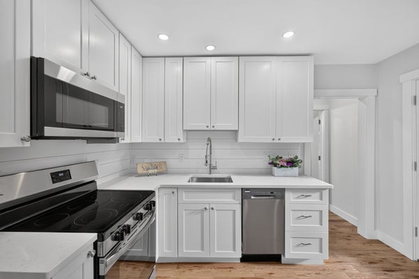86 MAIN ST, SANDWICH, MA 02563 - Image 68a27b3dbbd7e2cc4aed2ba461ee3c79/2733762310