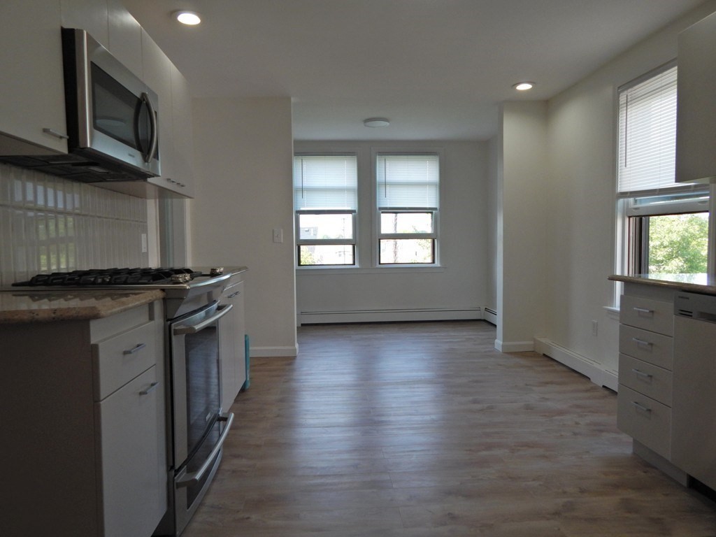 Click for 83 Leyden St #1, Boston, MA slideshow