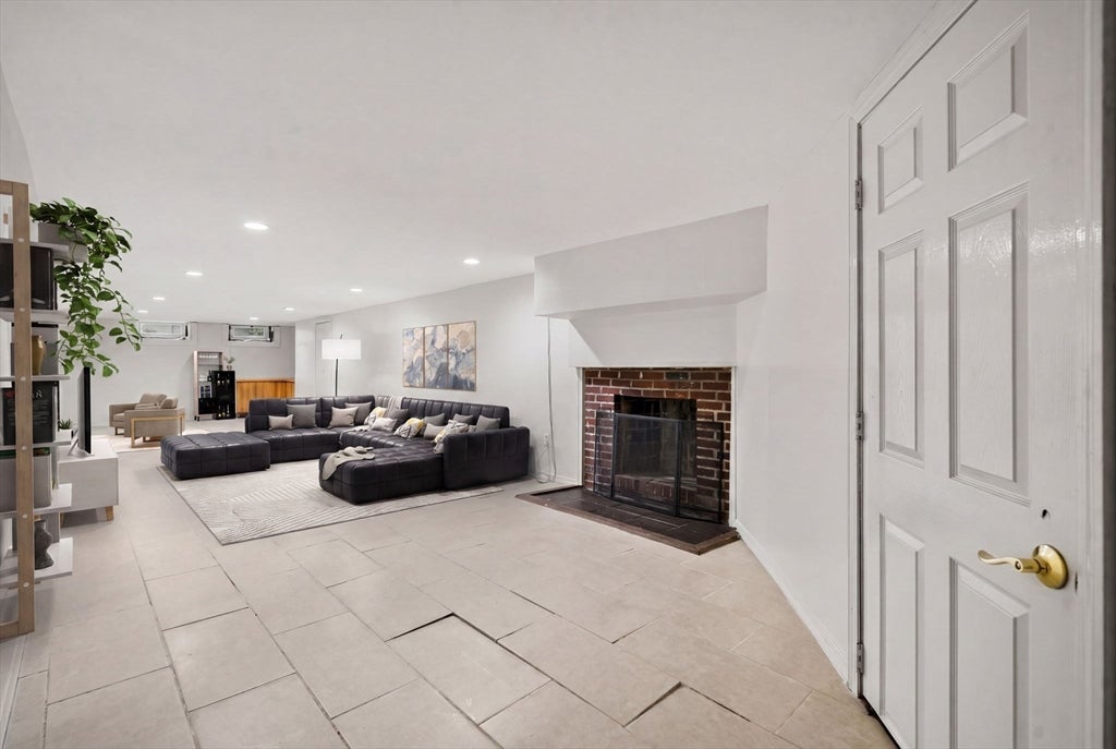 26 Winifred Ave, Worcester, MA Photo #20