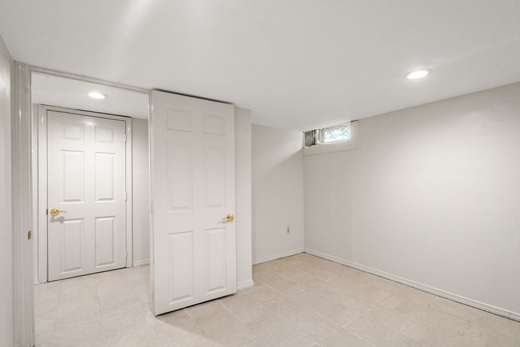 26 Winifred Ave, Worcester, MA Photo #23