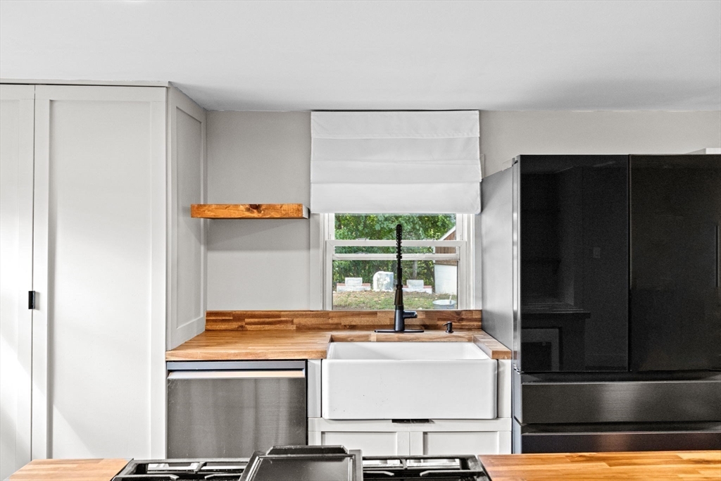 10 Lake Shore Avenue