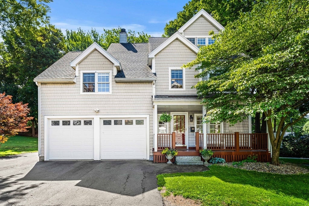 11 Woodbury Ct