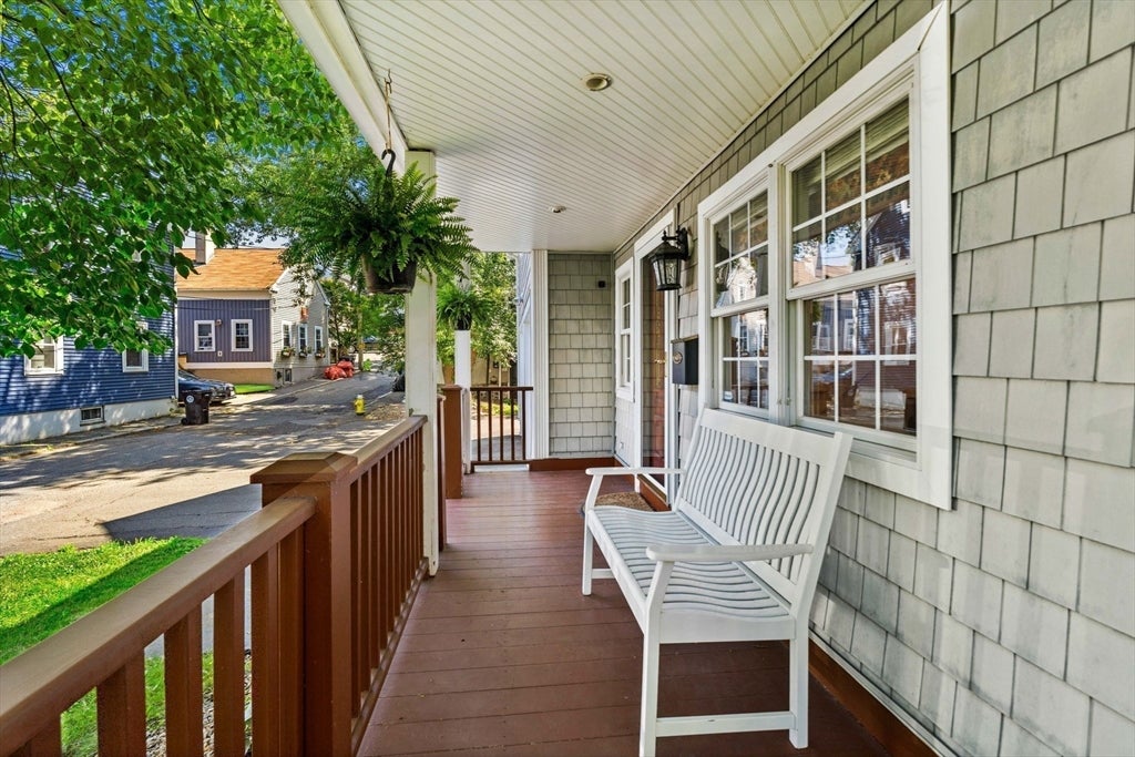 11 Woodbury Ct