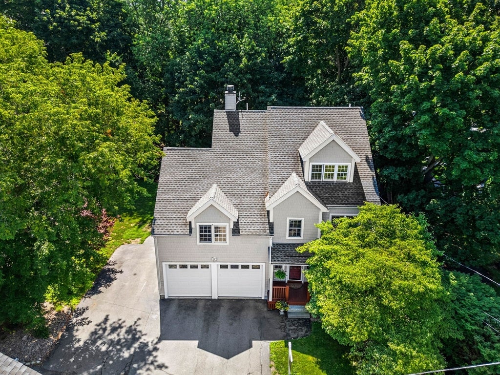 11 Woodbury Ct