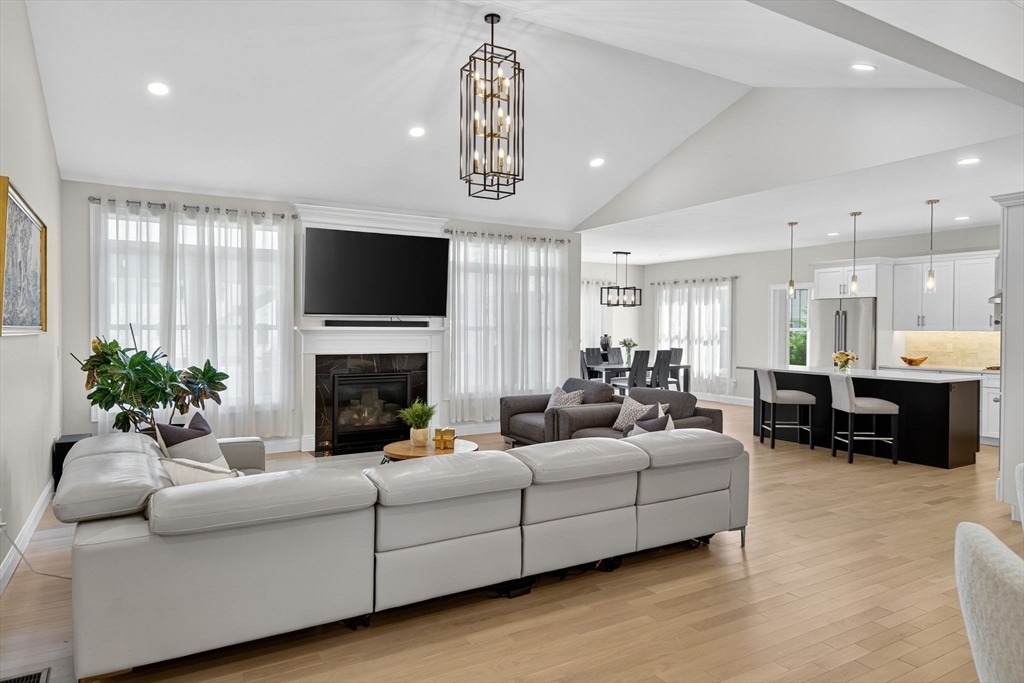 10 Shagbark Cir