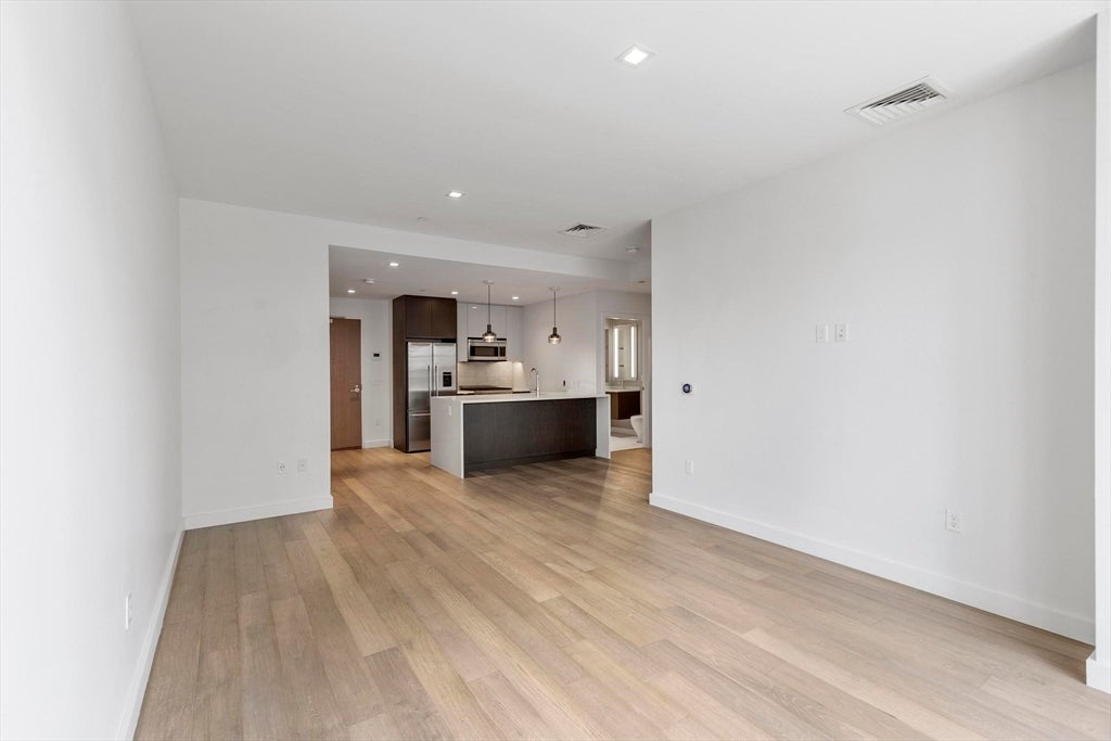 375 Canal St 703