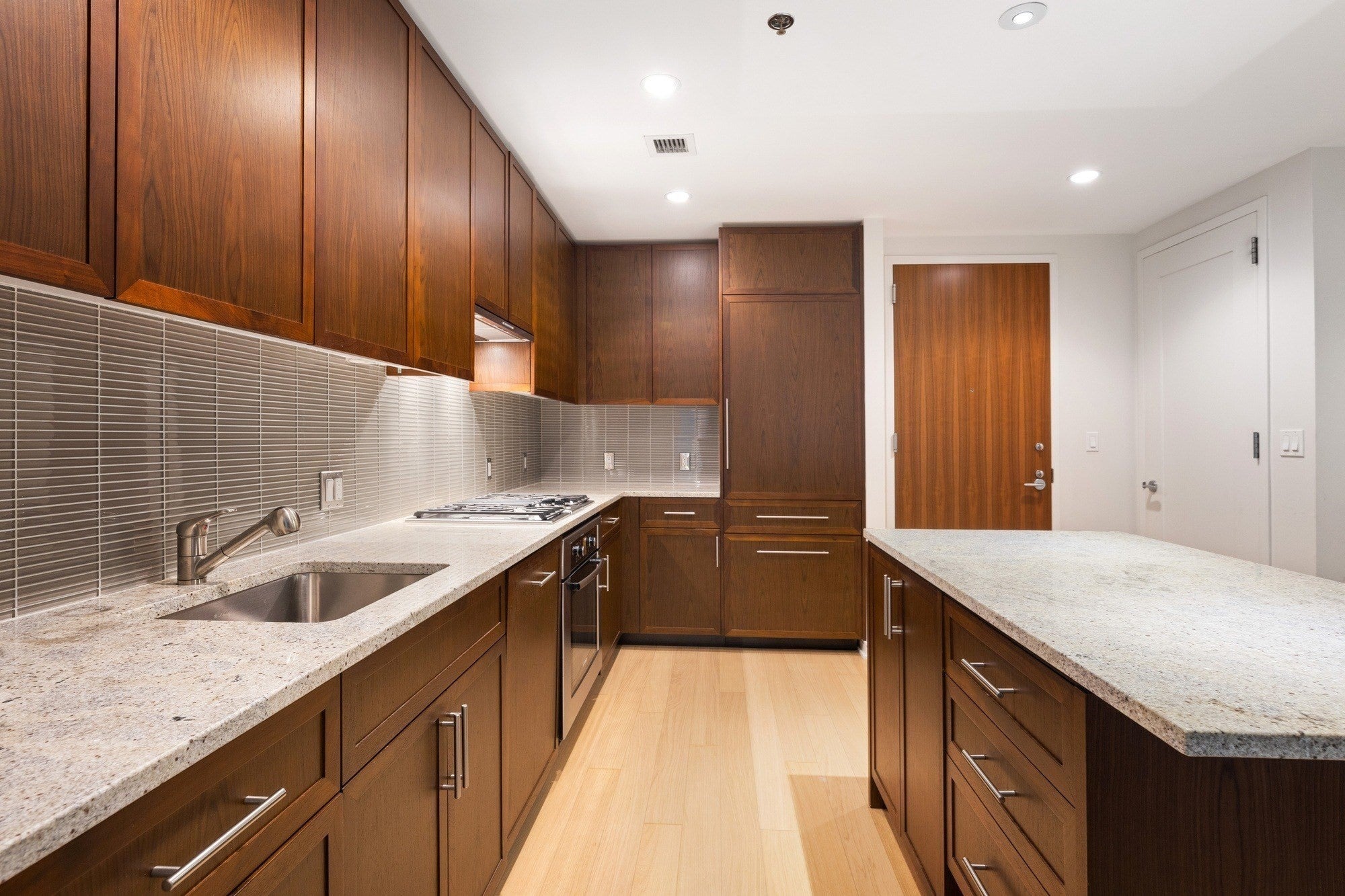 580 Washington 204