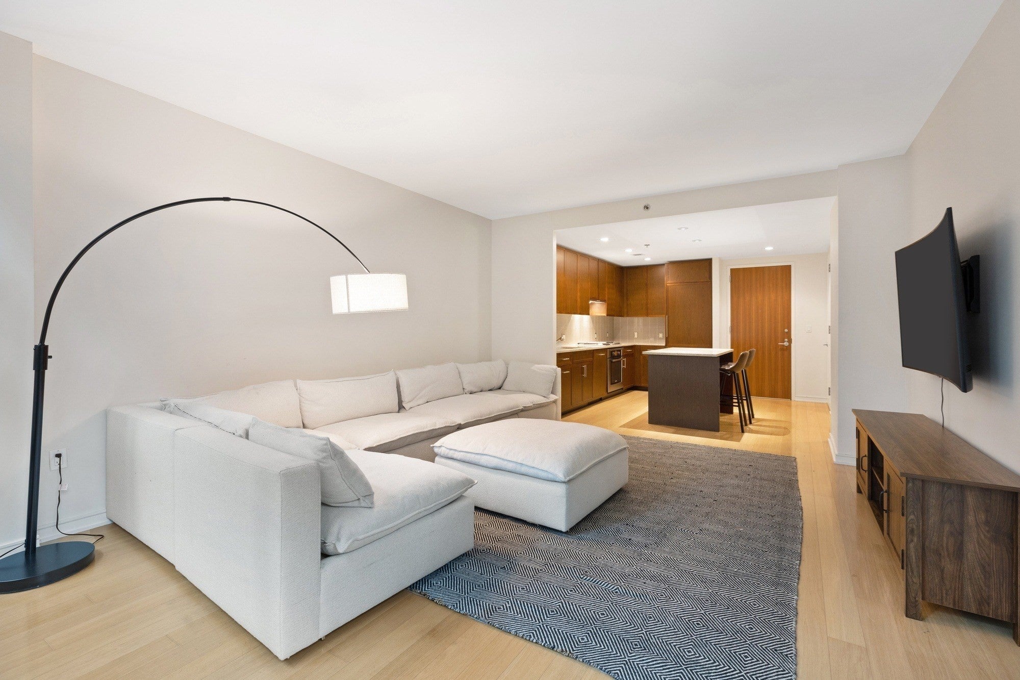 580 Washington 204