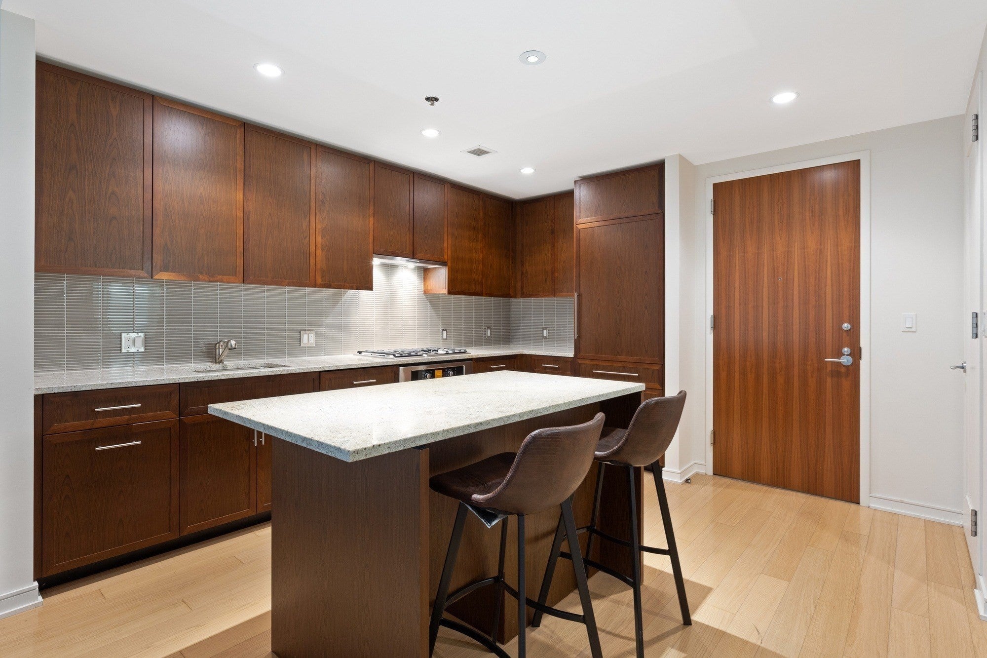 580 Washington 204