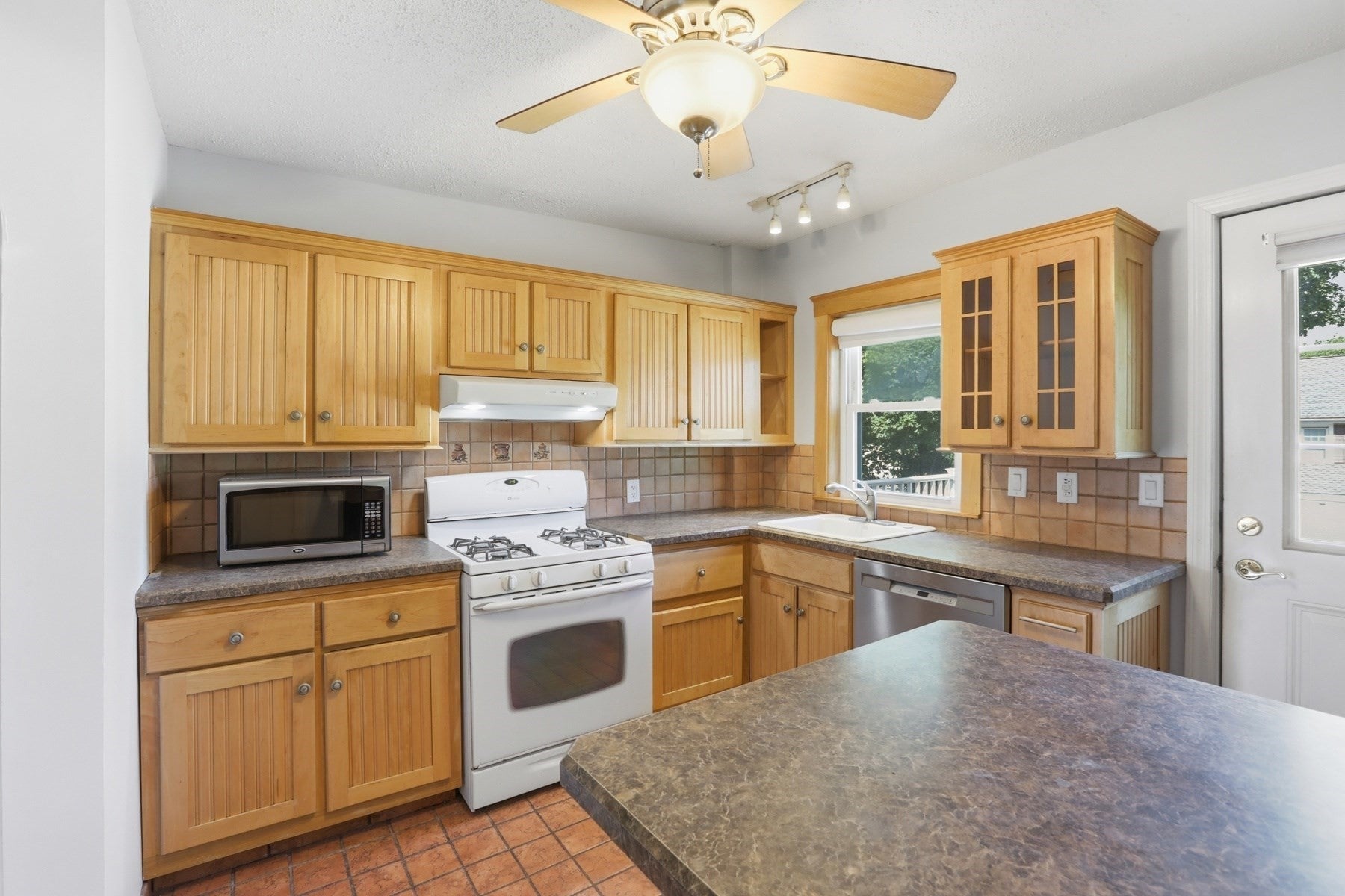 10 Parkway RD #2, Stoneham, MA, 10 Parkway RD #2, Stoneham, MA Photo #3