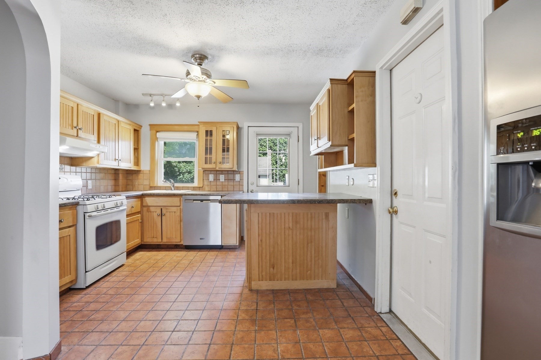 10 Parkway RD #2, Stoneham, MA, 10 Parkway RD #2, Stoneham, MA Photo #4