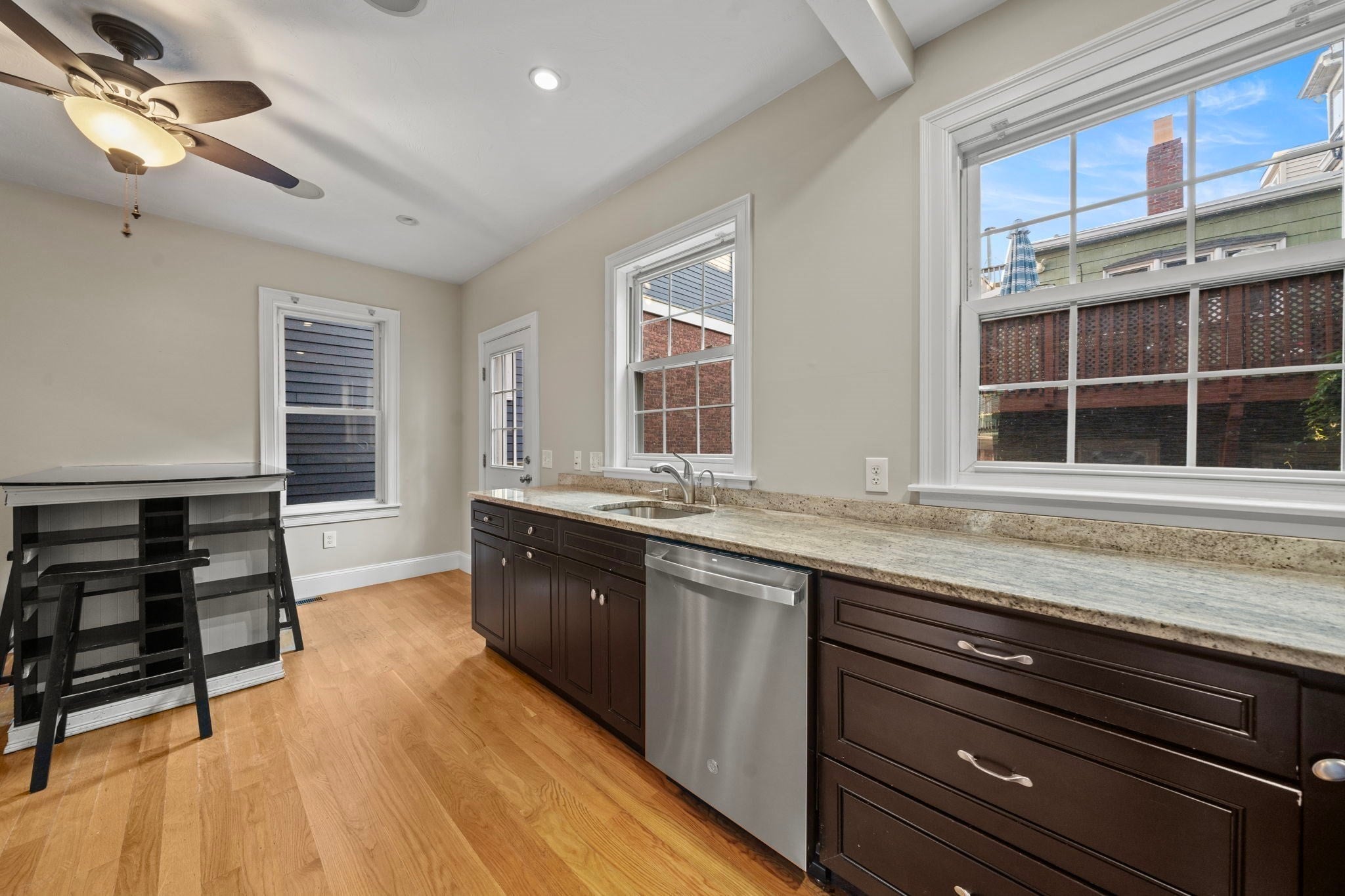 519 E 5th Street, Boston, MA, 519 E 5th Street, Boston, MA Photo #4