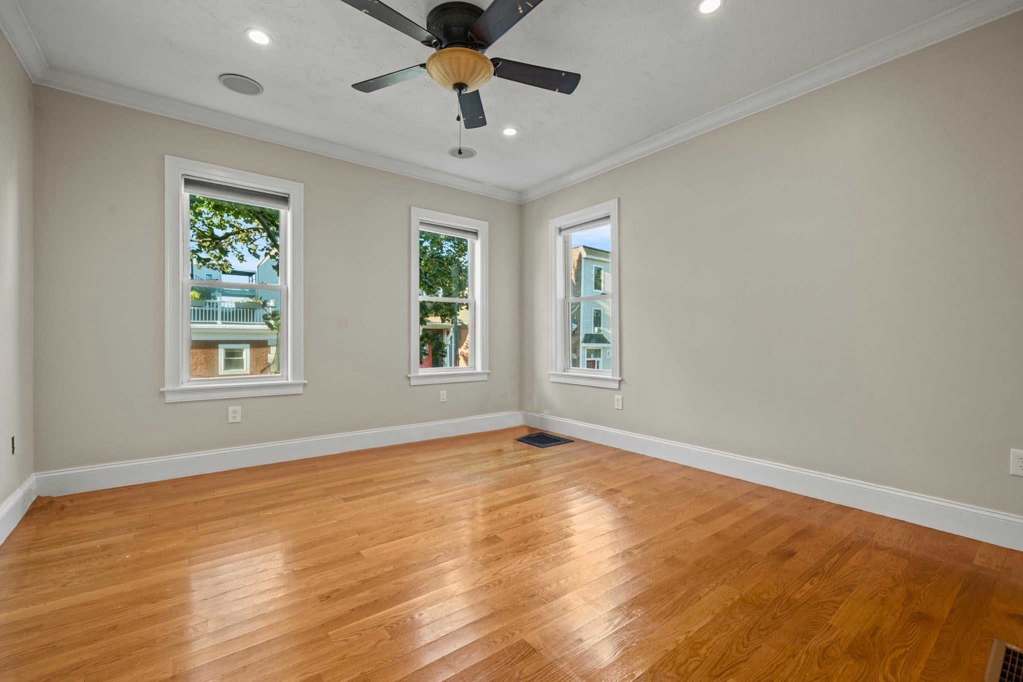 519 E 5th Street, Boston, MA, 519 E 5th Street, Boston, MA Photo #10