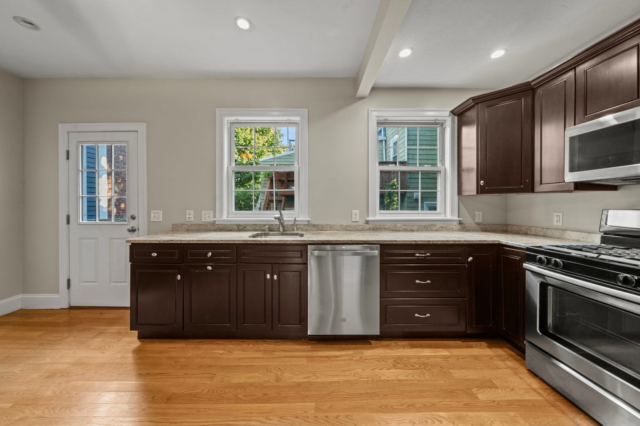 519 E 5th Street, Boston, MA, 519 E 5th Street, Boston, MA Photo #3
