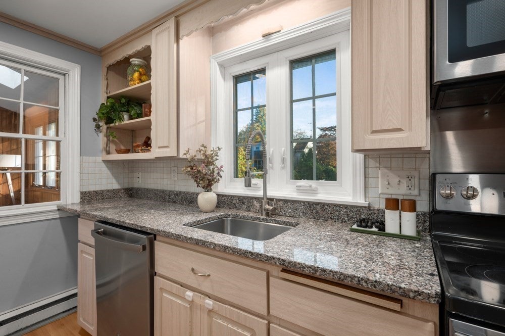 4 Jane Rd, Methuen, MA, 4 Jane Rd, Methuen, MA Photo #6