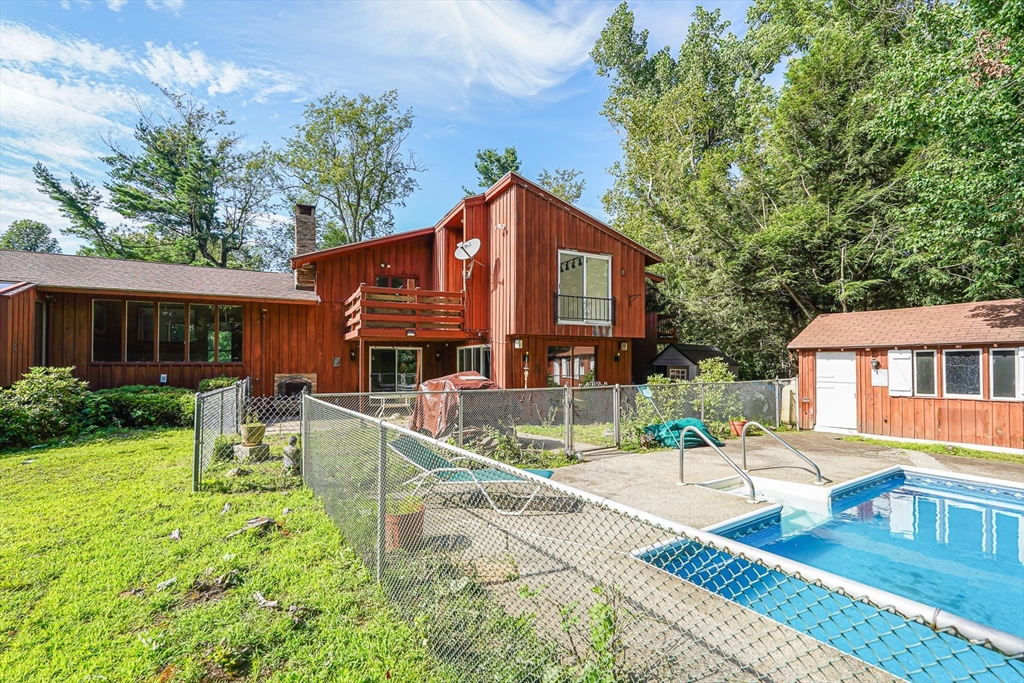 17 Crowningshield Dr