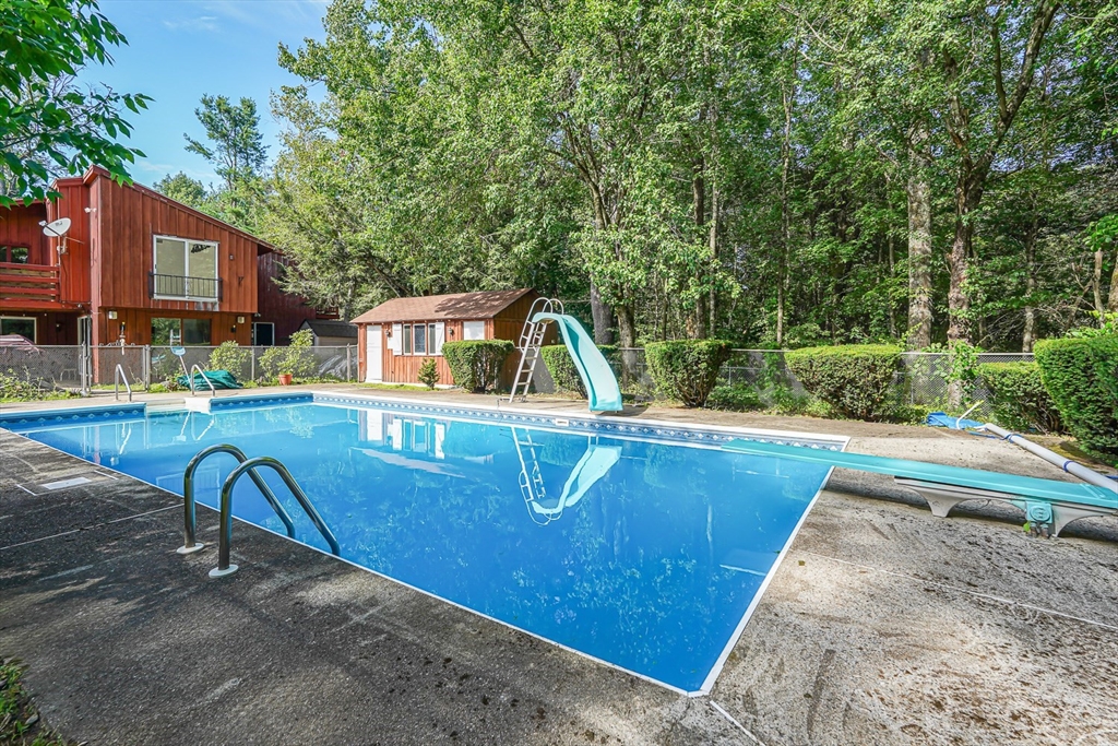17 Crowningshield Dr