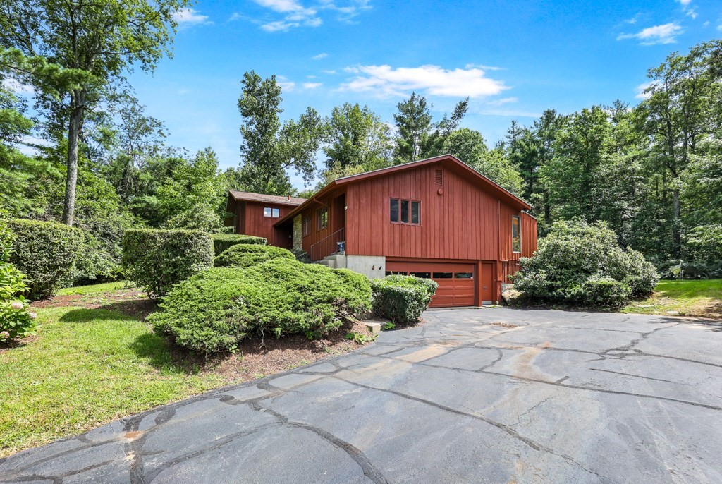 17 Crowningshield Dr