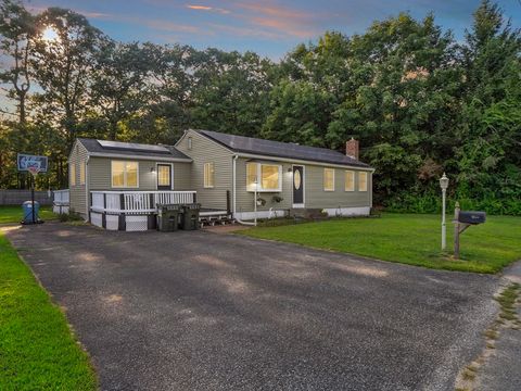 28 Holly St Oxford MA 01540