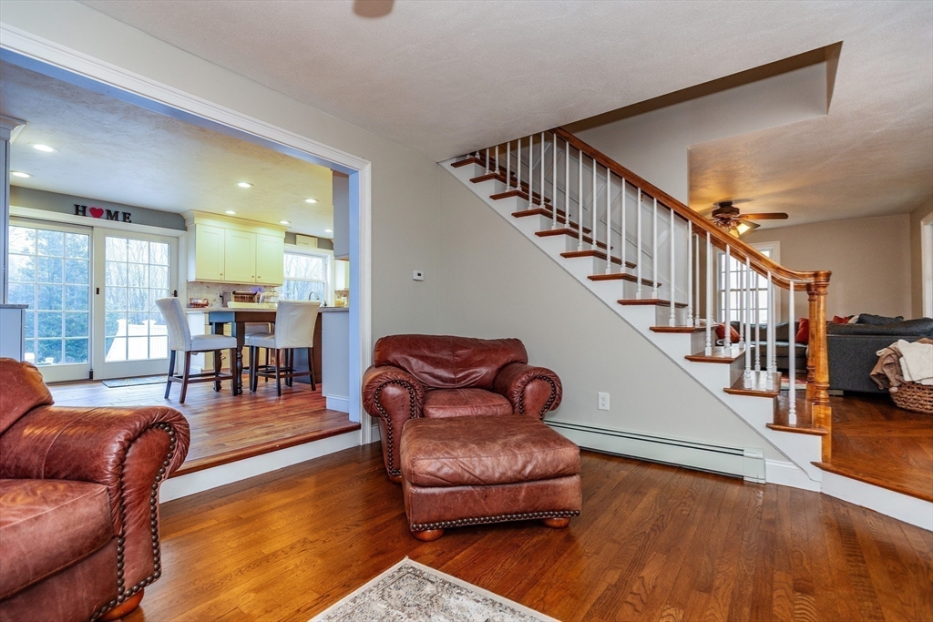 Rehoboth, Massachusetts 02769, United States, 4 Bedrooms Bedrooms, ,3 BathroomsBathrooms,Residential,Active,129785