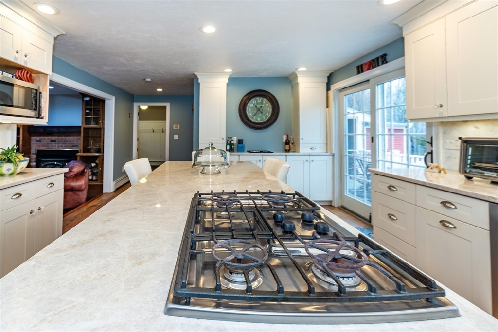 Rehoboth, Massachusetts 02769, United States, 4 Bedrooms Bedrooms, ,3 BathroomsBathrooms,Residential,Active,129785