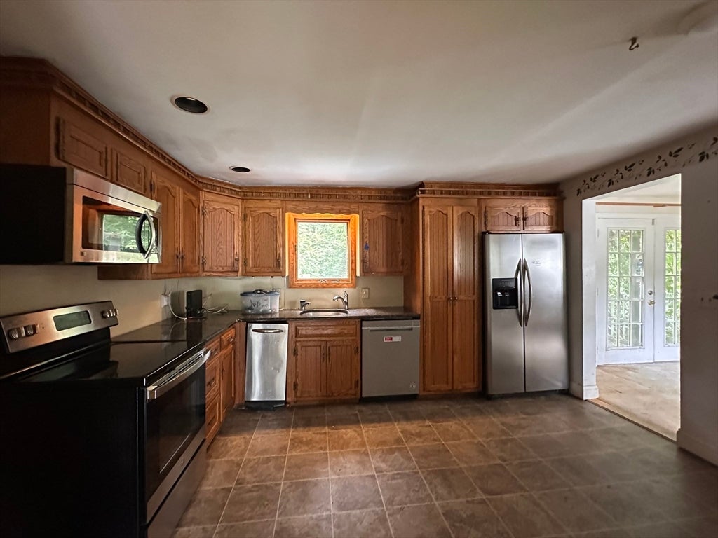 4 Windsor St, Chelmsford, MA, 4 Windsor St, Chelmsford, MA Photo #3
