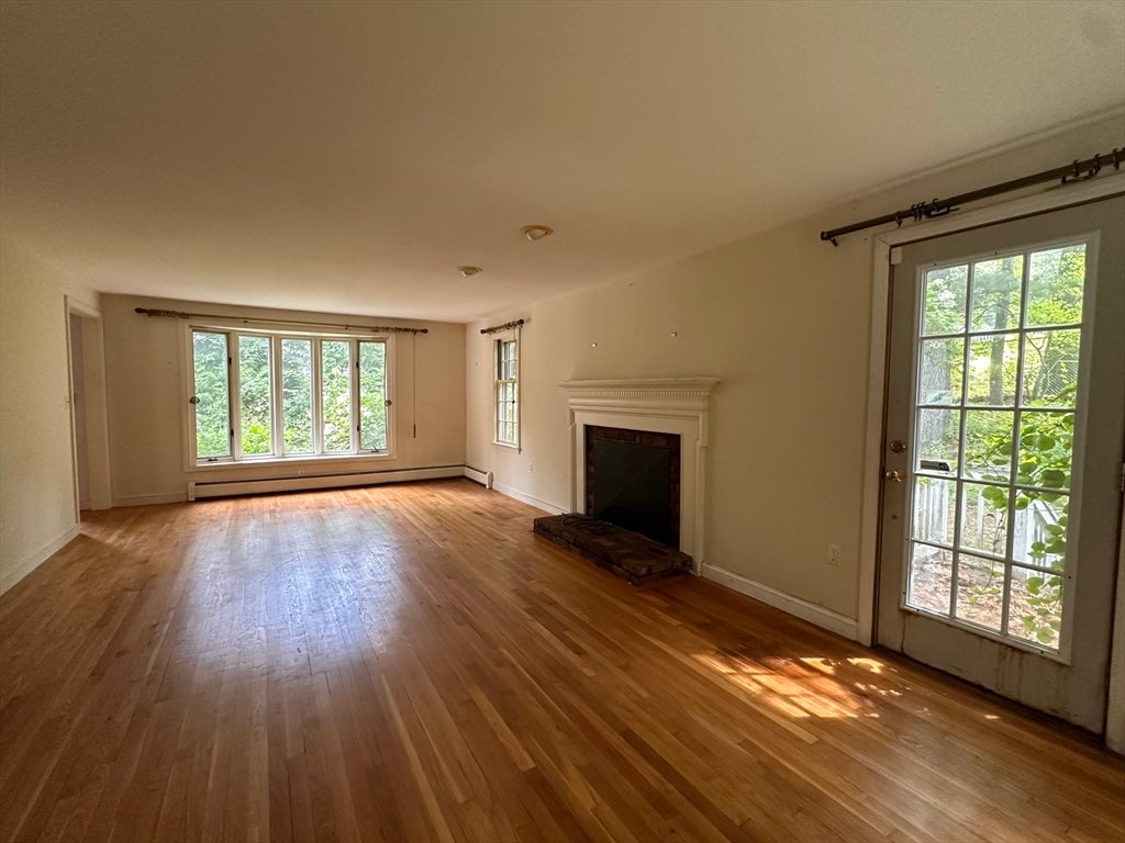 4 Windsor St, Chelmsford, MA, 4 Windsor St, Chelmsford, MA Photo #4