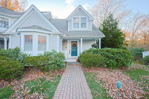 Photo of 12 Highcroft Way #12, Hopkinton, MA 01748 (MLS # 73452704)