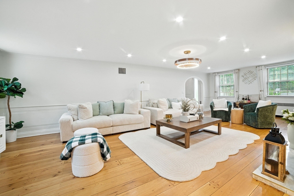 73 Sherwood Ln