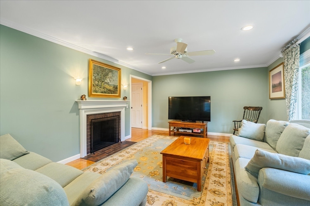 Dover, Massachusetts 02030, United States, 4 Bedrooms Bedrooms, ,3 BathroomsBathrooms,Residential,Active,97979