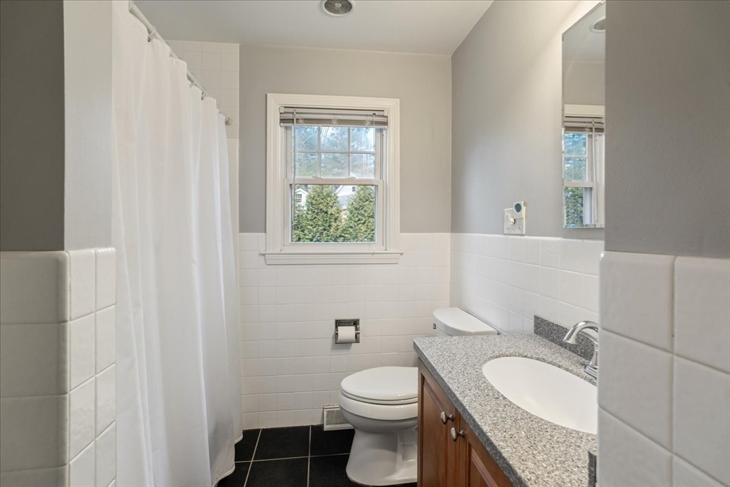 Dover, Massachusetts 02030, United States, 4 Bedrooms Bedrooms, ,3 BathroomsBathrooms,Residential,Active,97979