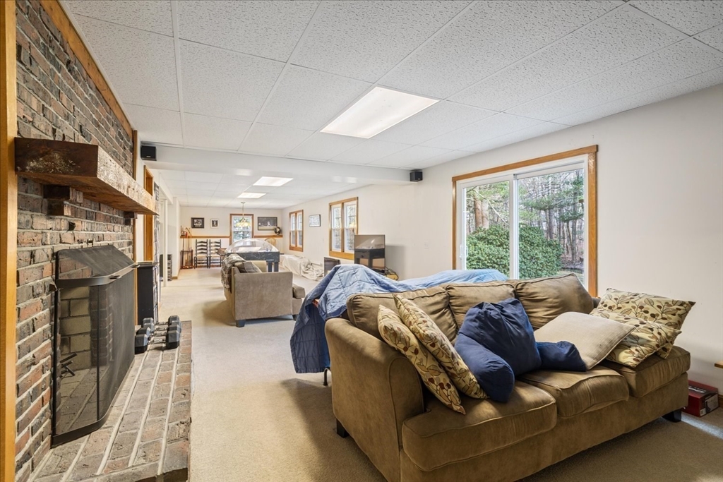 Dover, Massachusetts 02030, United States, 4 Bedrooms Bedrooms, ,3 BathroomsBathrooms,Residential,Active,97979