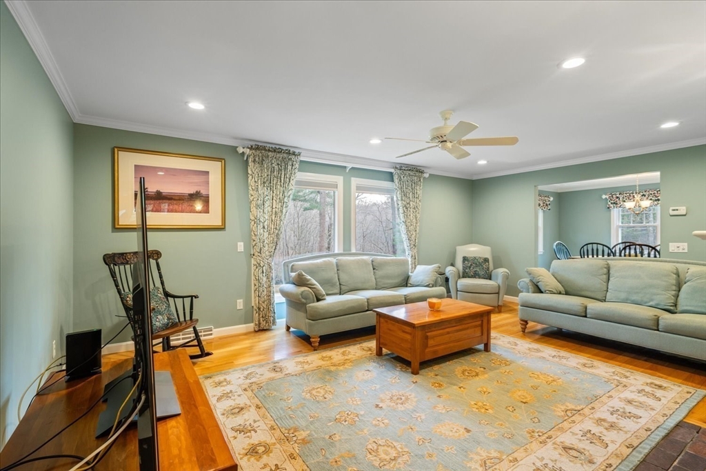 Dover, Massachusetts 02030, United States, 4 Bedrooms Bedrooms, ,3 BathroomsBathrooms,Residential,Active,97979