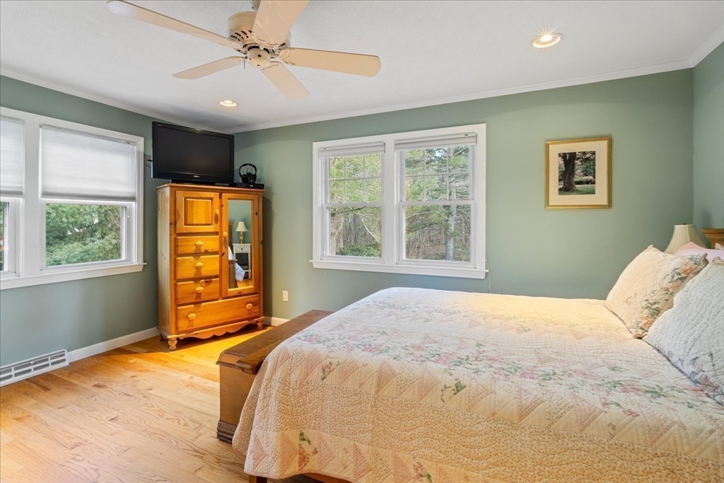 Dover, Massachusetts 02030, United States, 4 Bedrooms Bedrooms, ,3 BathroomsBathrooms,Residential,Active,97979